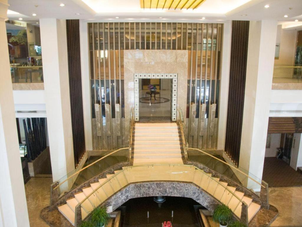 Qingdao Royal Garden Hotel Exteriör bild