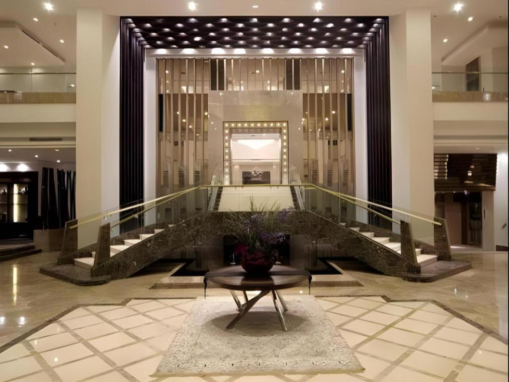 Qingdao Royal Garden Hotel Exteriör bild