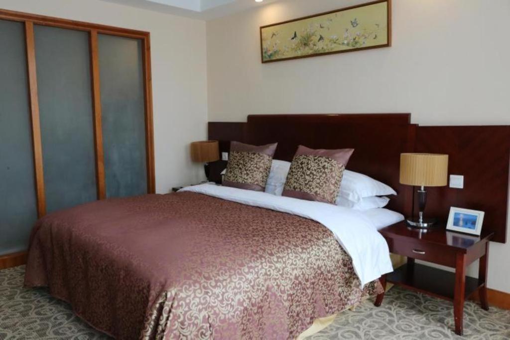 Qingdao Royal Garden Hotel Exteriör bild