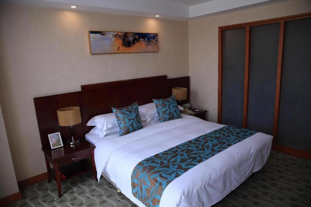 Qingdao Royal Garden Hotel Exteriör bild