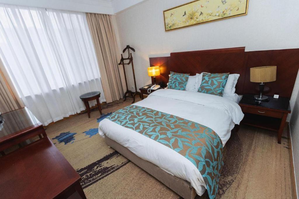 Qingdao Royal Garden Hotel Exteriör bild