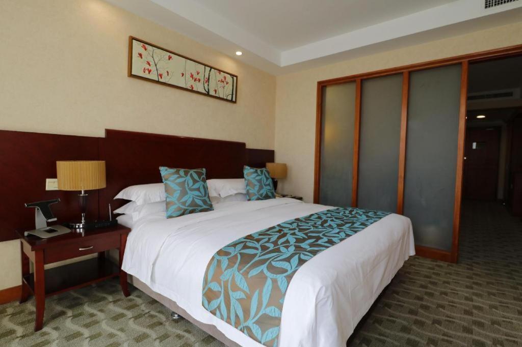 Qingdao Royal Garden Hotel Exteriör bild