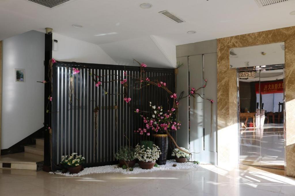 Qingdao Royal Garden Hotel Exteriör bild