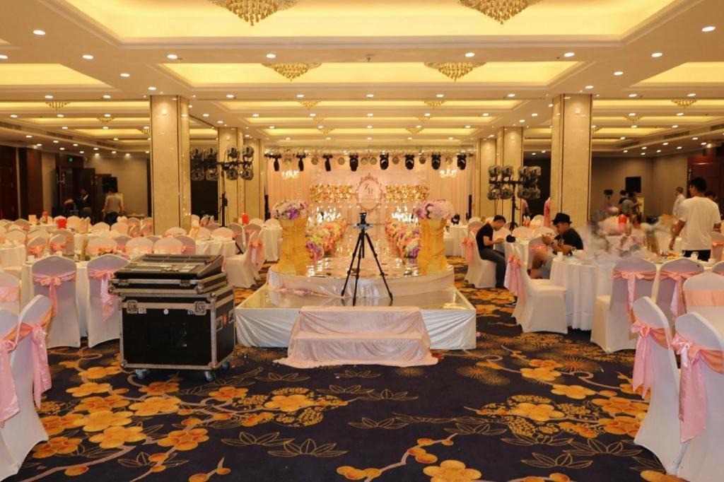 Qingdao Royal Garden Hotel Exteriör bild