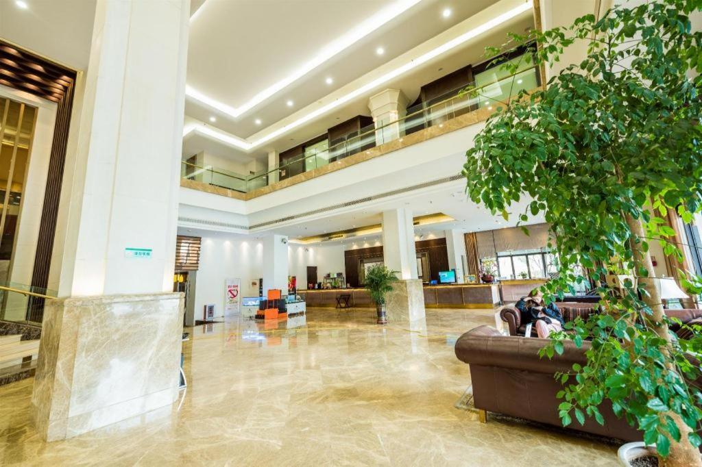 Qingdao Royal Garden Hotel Exteriör bild