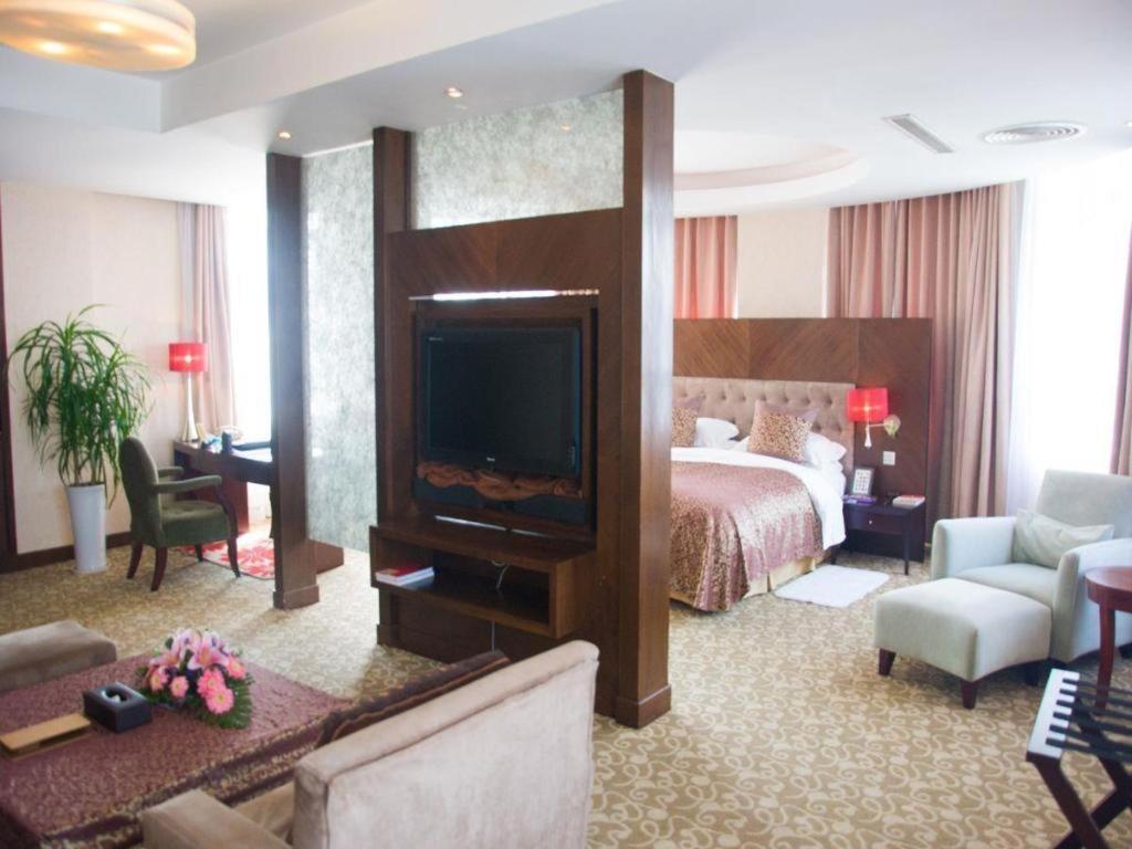Qingdao Royal Garden Hotel Exteriör bild
